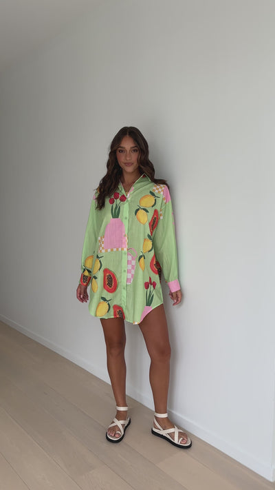 Load and play video in Gallery viewer, Piper Shirt Dress - Green Vase Print
