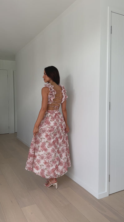 Load and play video in Gallery viewer, Galilhai Maxi Dress - Peach Floral
