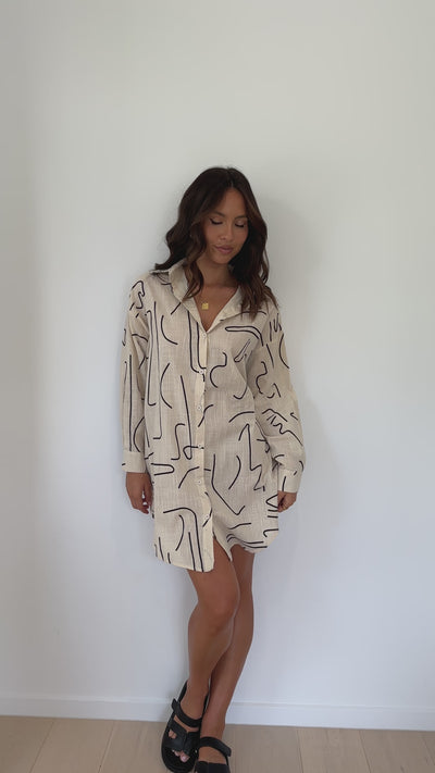 Load and play video in Gallery viewer, Piper Shirt Dress - Beige Swirl
