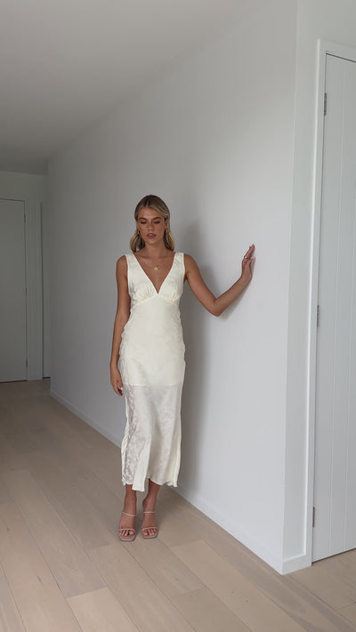 Load and play video in Gallery viewer, Catie Maxi Dress - Cream
