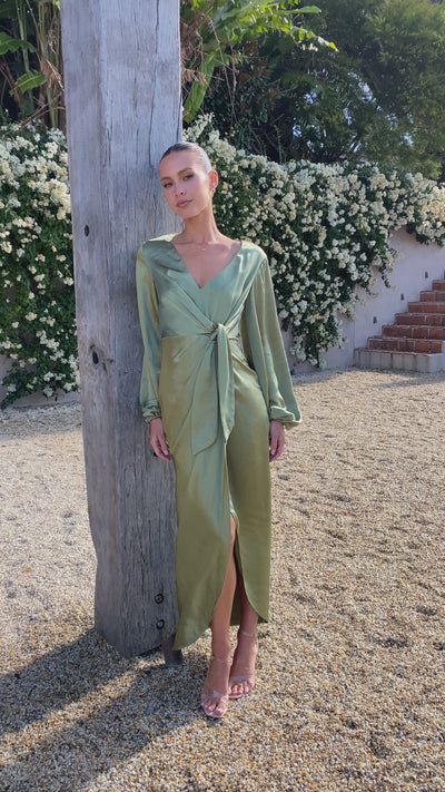 Load and play video in Gallery viewer, Naomi Long Sleeve Maxi Dress - Olive
