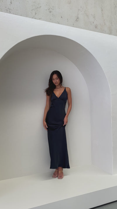 Load and play video in Gallery viewer, Ziah Maxi Dress - Navy
