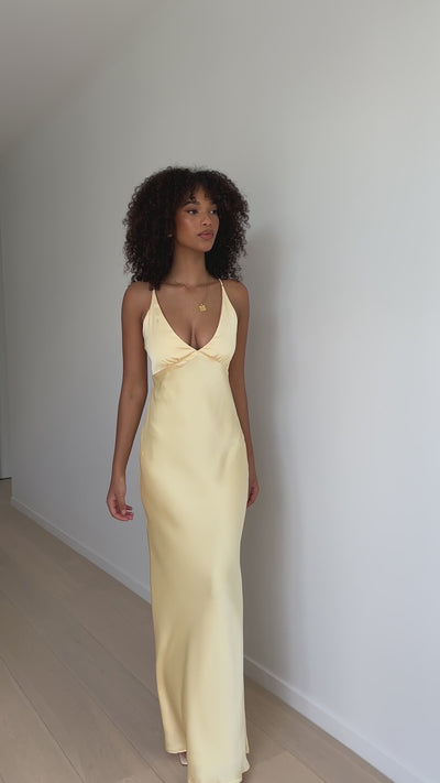 Load and play video in Gallery viewer, Ziah Maxi Dress - Yellow
