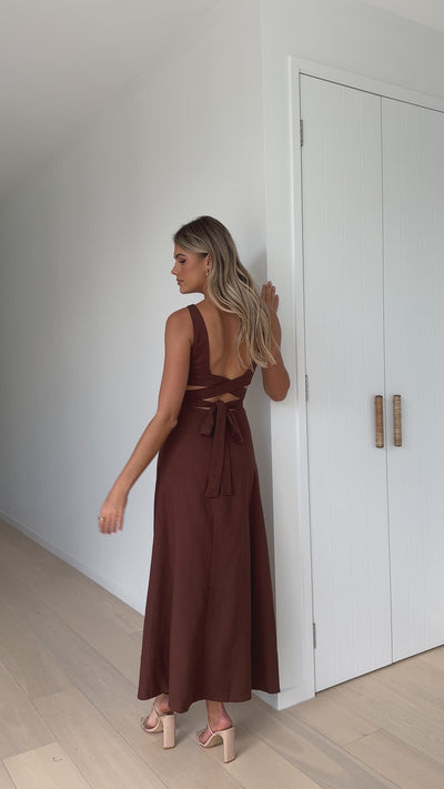 Load and play video in Gallery viewer, Kimberley Midi Dress - Chocolate
