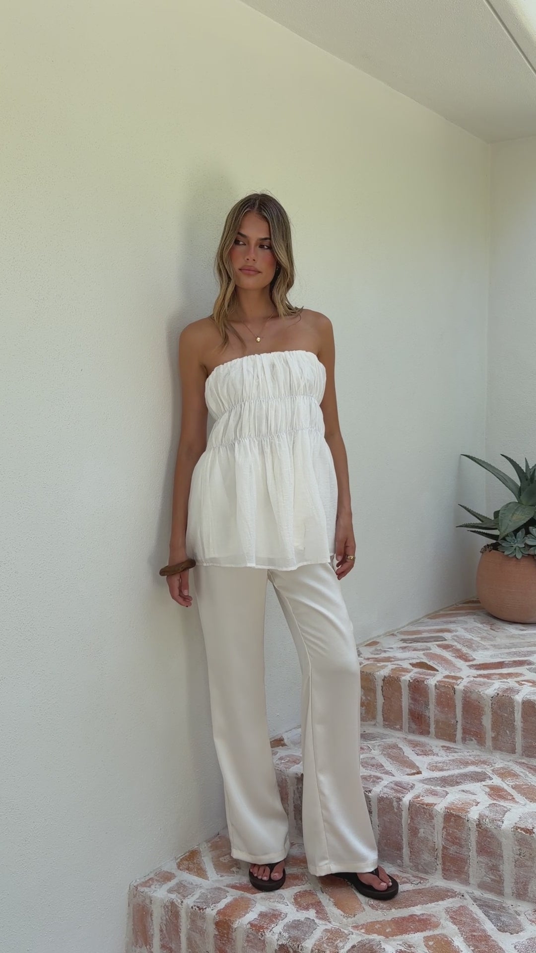 Load video: Indiana Top - White - Billy J