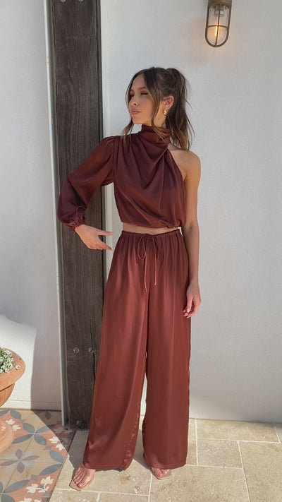 Load and play video in Gallery viewer, Zuri Pants - Brown
