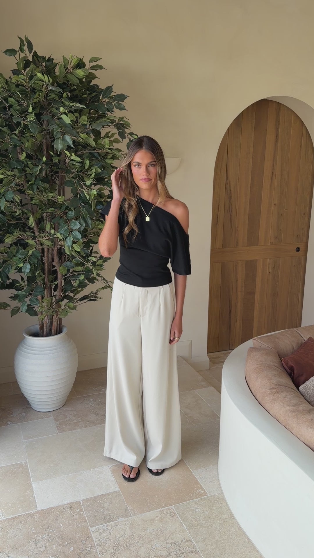 Load video: Maeva Tailored Pants - Beige - Billy J