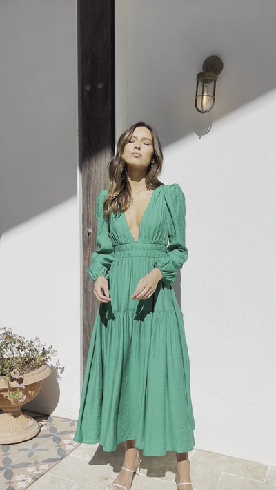 Load and play video in Gallery viewer, Erin Long Sleeve Midi Dress - Emerald
