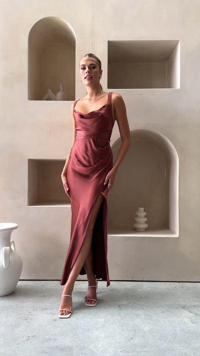 Load and play video in Gallery viewer, Zendaya Maxi Dress - Rust
