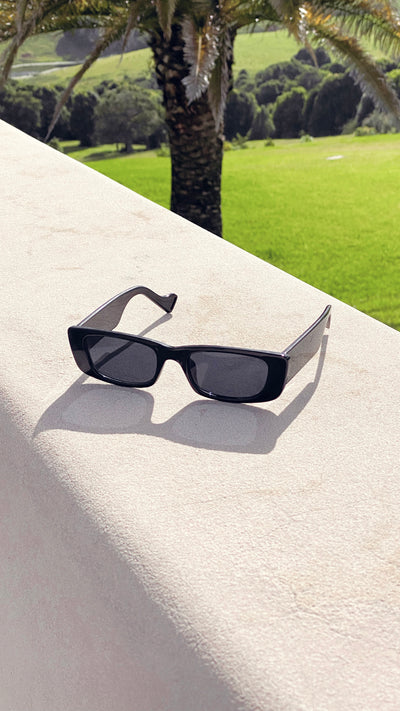 Load image into Gallery viewer, Safara Sunglasses - Black
