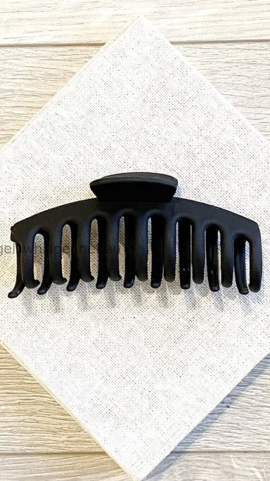 Regina Matte Claw Clip - Black - Billy J