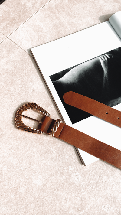 Load image into Gallery viewer, Amelie Twist Buckle Belt - Brown/Gold
