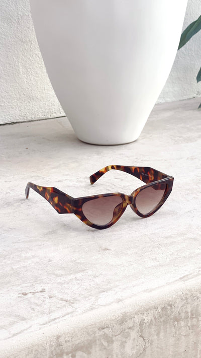 Load image into Gallery viewer, Carla Sunglasses - Tort
