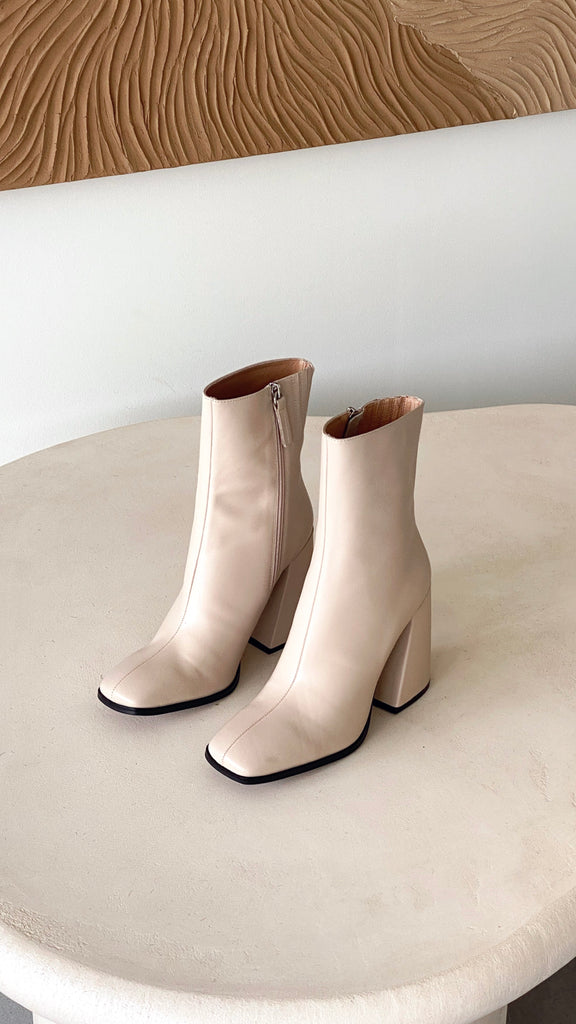Alias Mae Alana Boot - Cream Leather