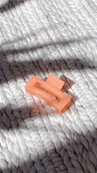 Load image into Gallery viewer, Steph Rectangle Claw Clip - Coral

