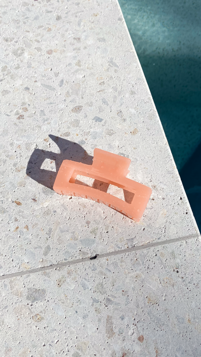 Load image into Gallery viewer, Steph Rectangle Claw Clip - Coral
