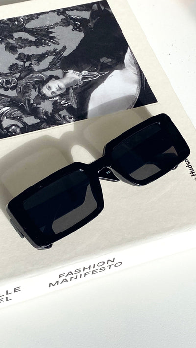 Load image into Gallery viewer, Danica Sunglasses - Black

