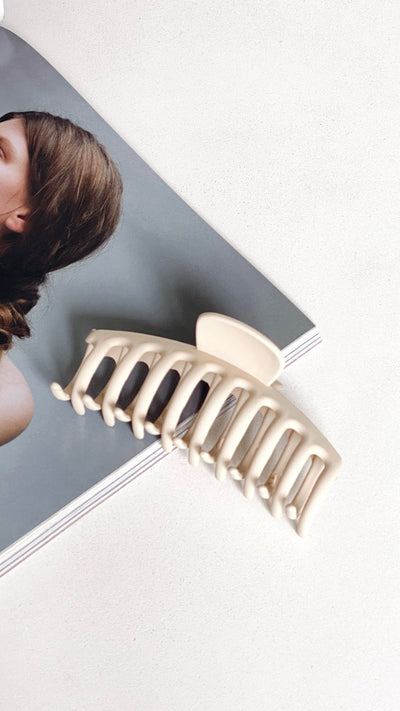 Load image into Gallery viewer, Regina Matte Claw Clip - Cream
