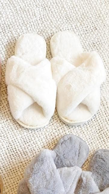 Load image into Gallery viewer, Jessica Fluffy Slippers - White
