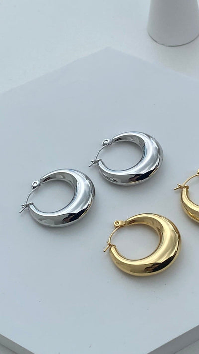 Load image into Gallery viewer, Essential Hoop Earrings - Silver
